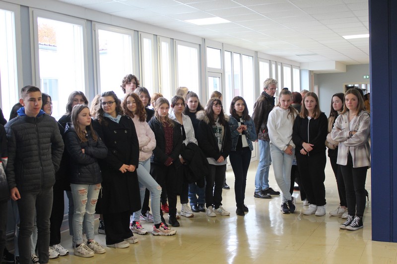 Remise de drapeau au collège AmiralDenisDecrès de Châteauvillain