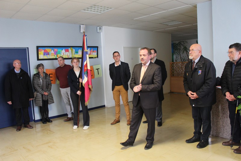 Remise de drapeau au collège AmiralDenisDecrès de Châteauvillain