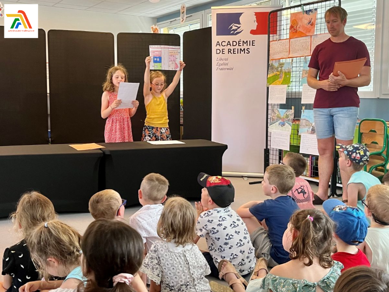260622 - Temps fort lecture écriture - TER Ardennes Thiérache - scénettes qu'ils avaient eux-mêmes écrites, illustrées et lues