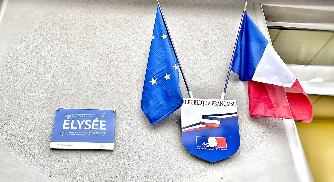 pose-plaque-elysee2020