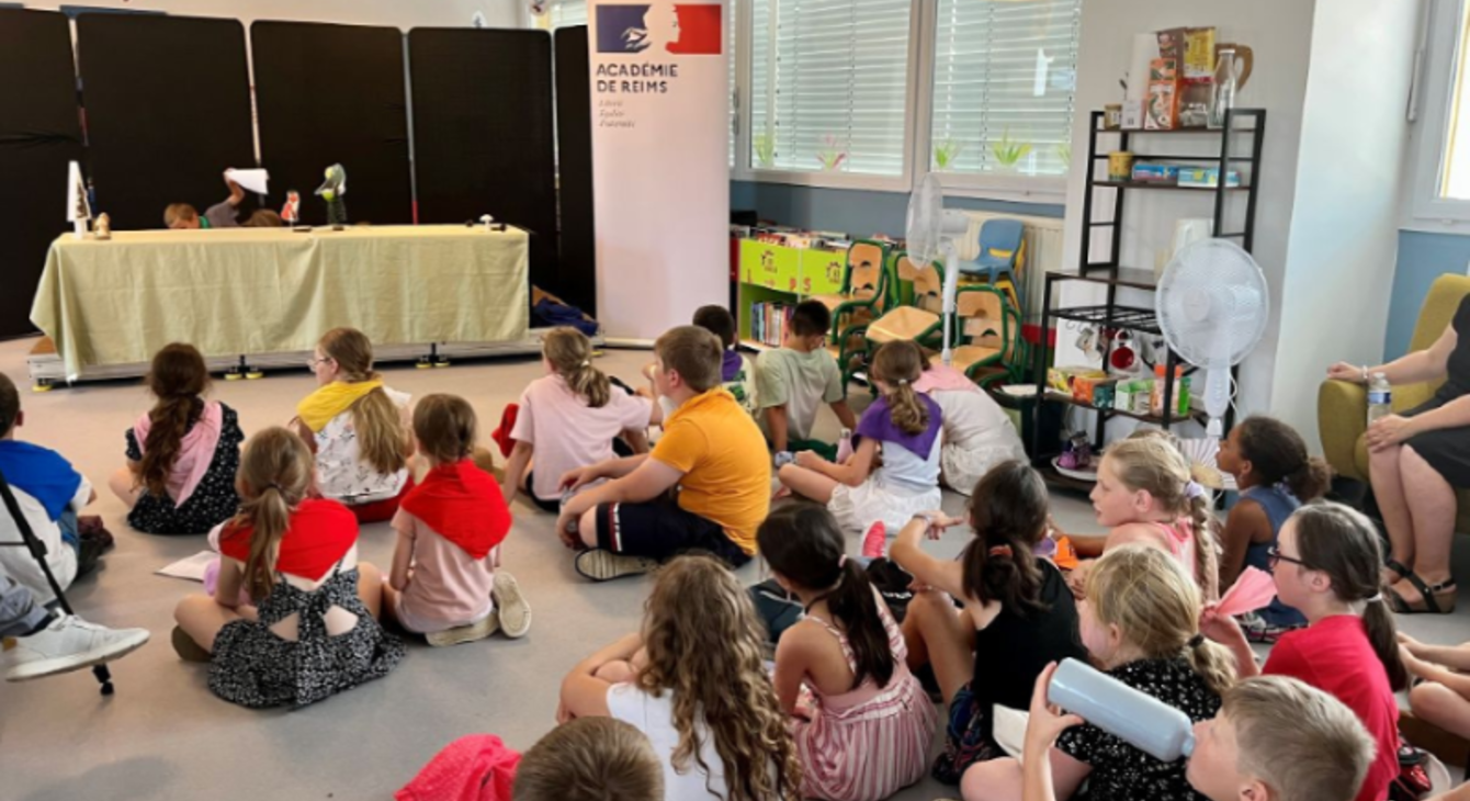 Lecture théâtralisée des Fables de La Fontaine (Le Corbeau et le renard) par les élèves de CE2-CM1-CM2 de l'école de Signy-le-Petit, école du TER Ardennes Thiérache