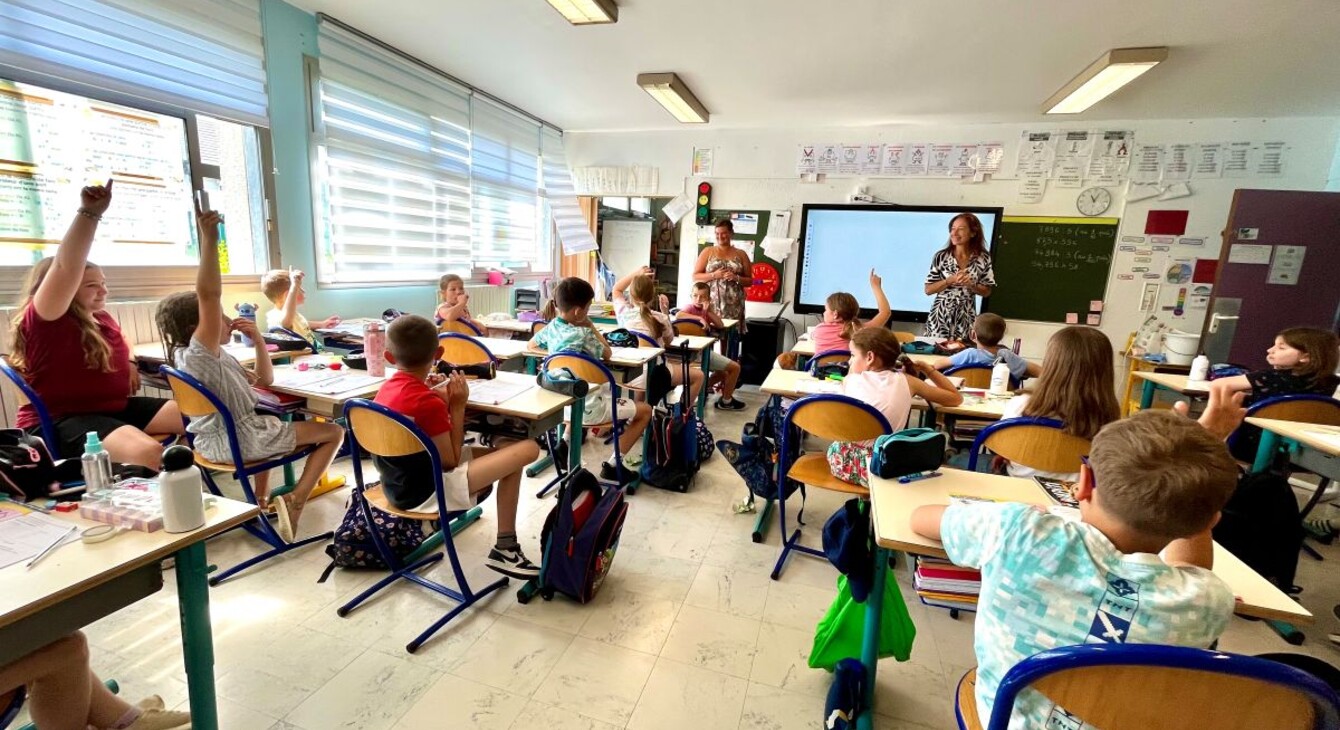 Remise des livres dans le cadre de l'opération Cet été je lis 2026 - école de Maubert-Fontaine dans les Ardennes.JPG