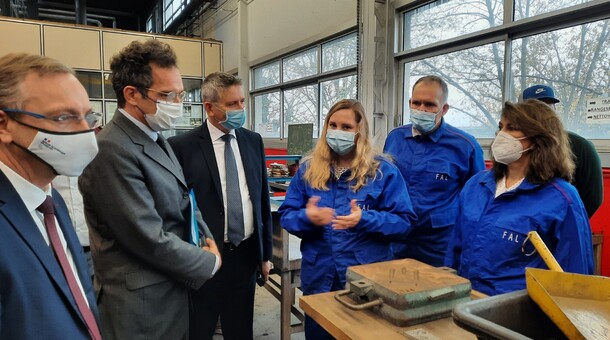 Jean-Marc Huart et Olivier Brandouy échangent avec des étudiants du lycée Bazin