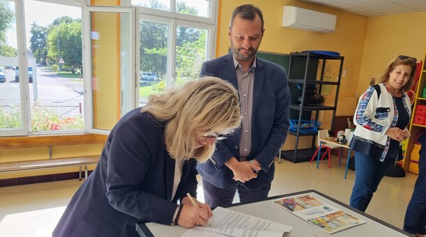 Signature d’une charte Atsem/enseignants pour bien travailler ensemble à la Rivière-de-Corps.