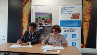 Signature de la convention entre l’académie de Reims représentée par le recteur Olivier Brandouy et la SNC représentée par la directrice régionale TER Grand Est.