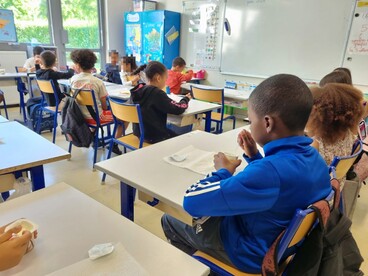 130624_distribution petits déjeuners école St Exupéry_Les Noës 
